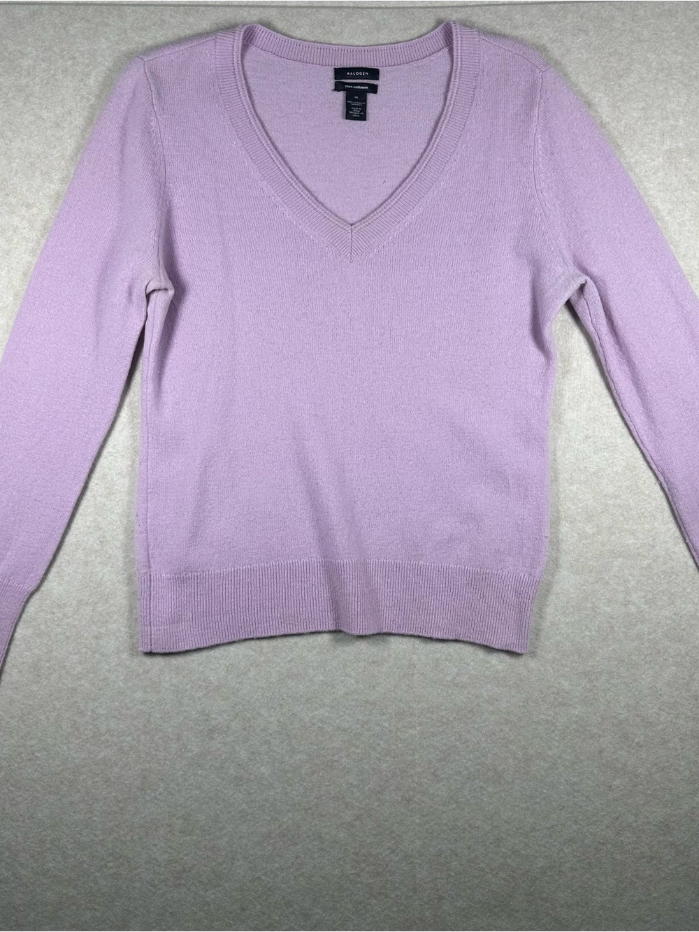 Halogen Lavender Sweater Size M Lilac V-Neck Pullover 100% Cashmere.